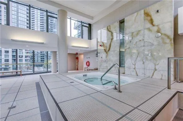 Apartamento Lakefront Living Downtown Toronto - Free Parking, Gym, Indoor Pool Canadá