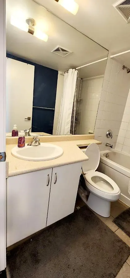 Apartamento Lakefront Living Downtown Toronto - Free Parking, Gym, Indoor Pool Canadá