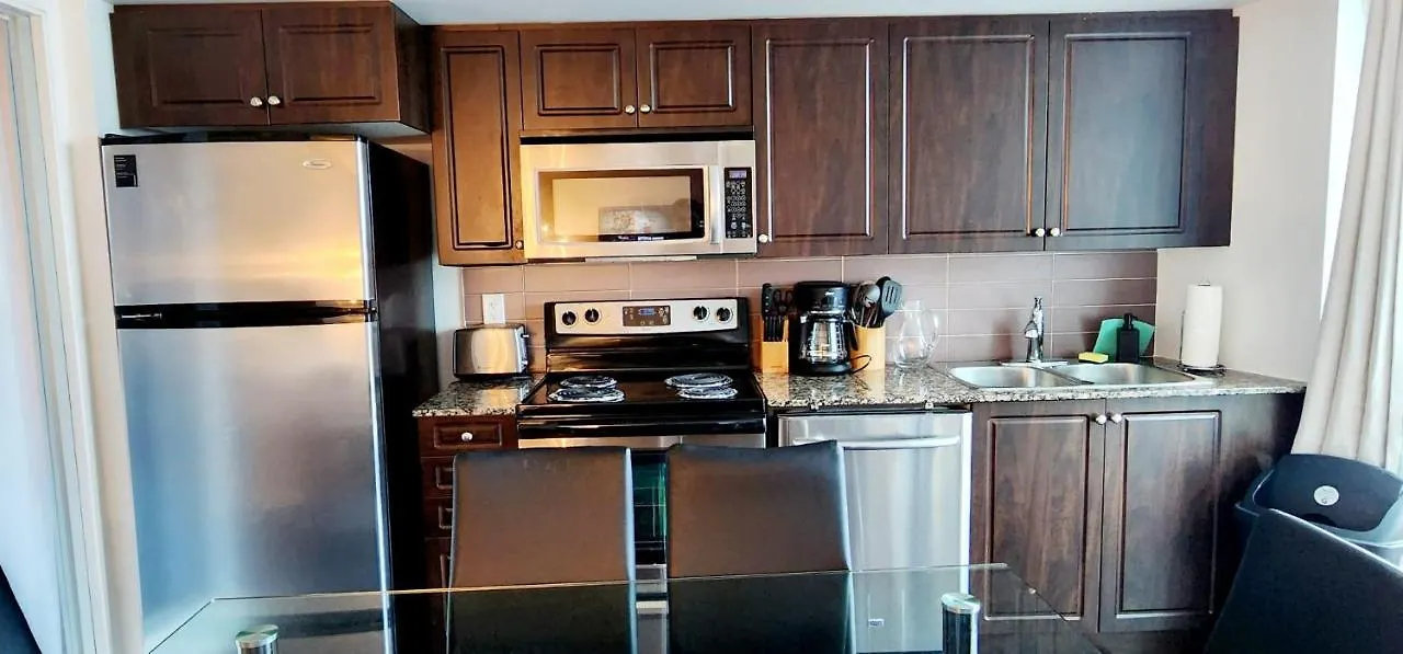 Lakefront Living Downtown Toronto - Free Parking, Gym, Indoor Pool Apartamento